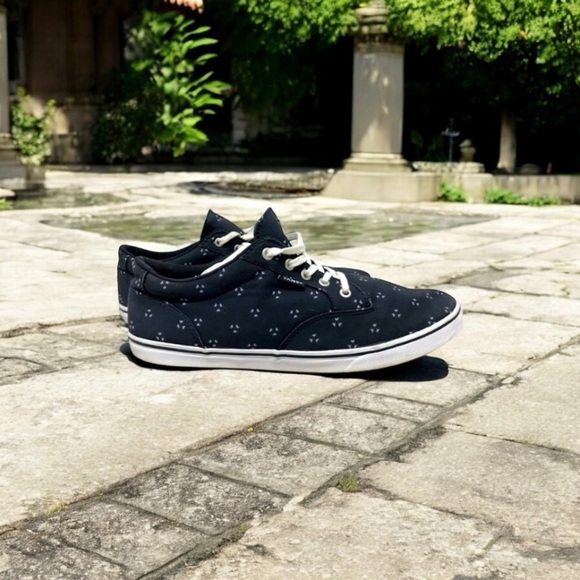 Woman’s Vans Canvas Lace Up Low Top Sneakers - Picture 1 of 7